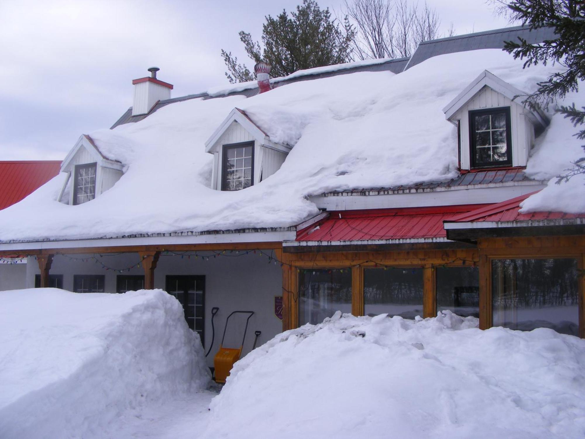 Auberge La Seigneurie Valcartier Saint-Gabriel-De-Valcartier Exterior foto